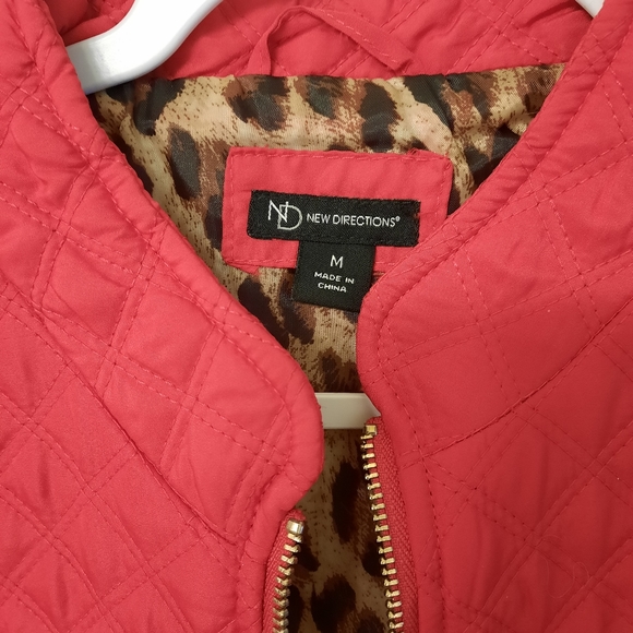 Red vest - Picture 2 of 4